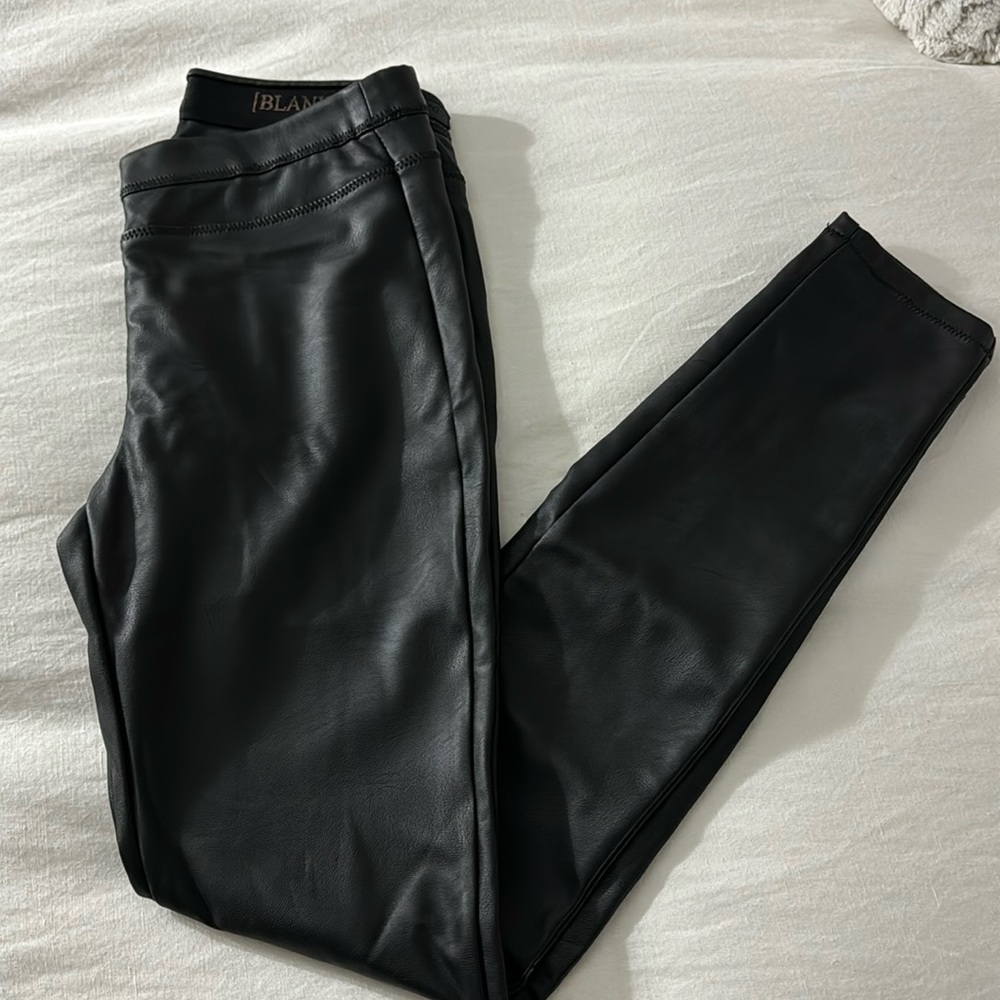 Gently Used BLANK NYC Leather Legging - Size 28. Pocket detailing on the back.